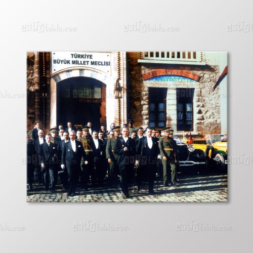 Atatürk TBMM Önünde Heyetle Tablo