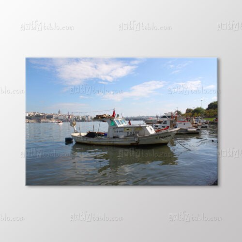 Balıkçı Teknesiyle Balat Sahili Tablo kanvas tablo
