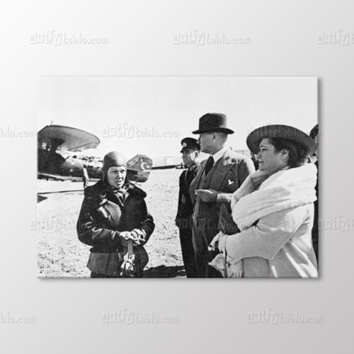 Atatürk Sabiha Gökçen ile Havaalanında Tablo kanvas tablo