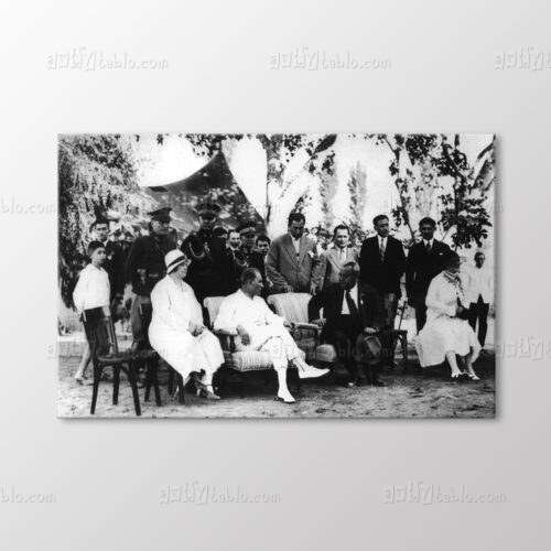 Atatürk Bahçede Konuklarıyla Tablo kanvas tablo