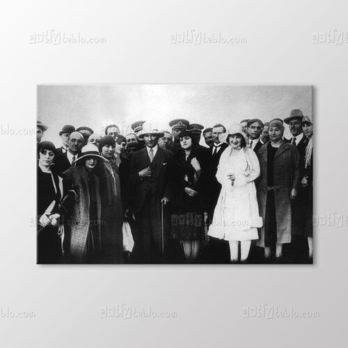 Atatürk Davetlilerle Toplu Fotoğraf Tablo kanvas tablo