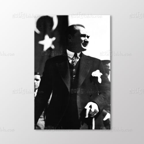 Atatürk Bayrak Önünde Konuşurken Tablo kanvas tablo