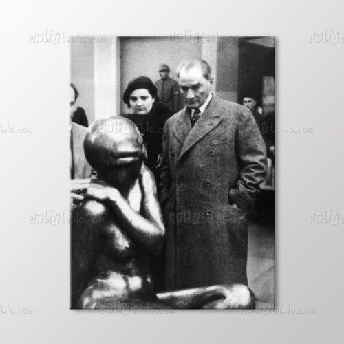 Atatürk Heykel Önünde Tablo kanvas tablo