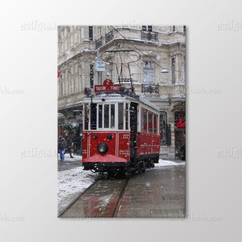 Kar Yağışlı Dikey Nostaljik Tramvay Fotoğraf Tablo kanvas tablo
