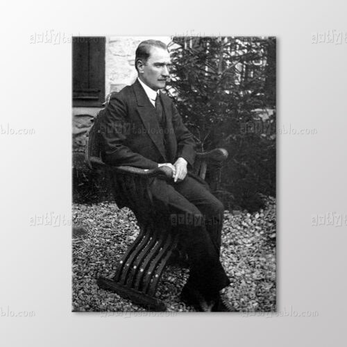 Atatürk Bahçede Otururken Tablo kanvas tablo