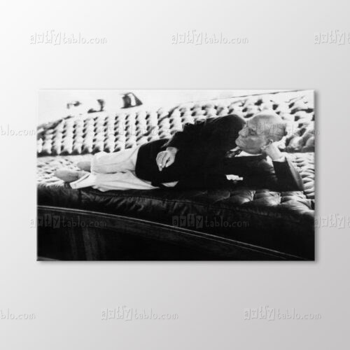 Atatürk Uzanarak Sigara İçerken Tablo kanvas tablo